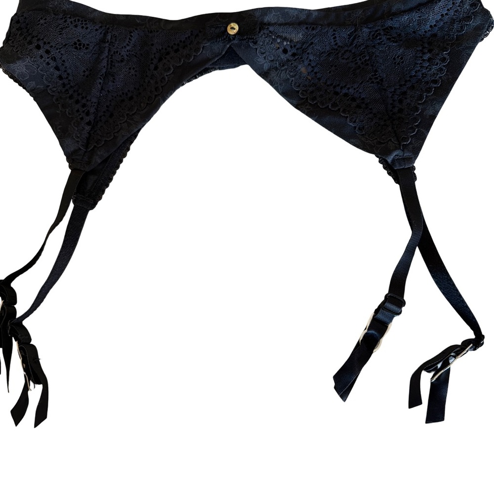 Chic Black Lace Garter Belt